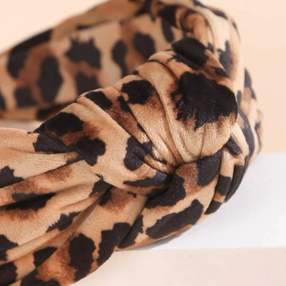 Leopard print twist front headband - Picture 3 of 3